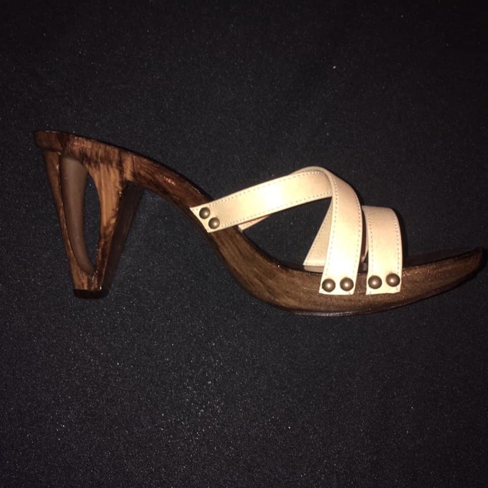 Size 10 Multi Foot Straps with Cutout Wooden Heel